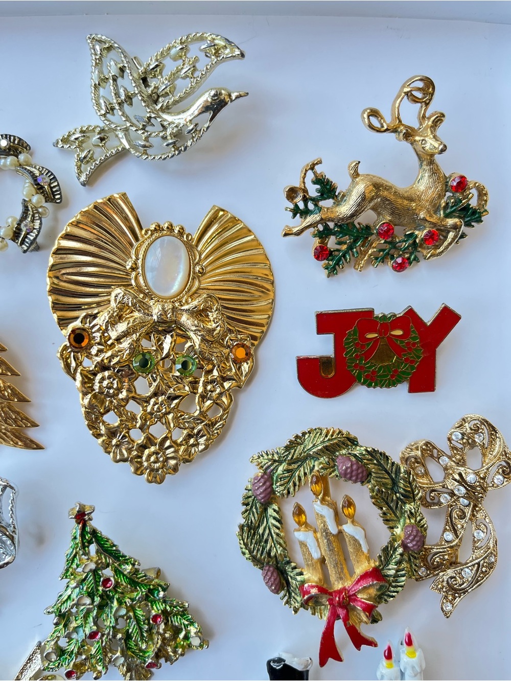 Christmas Holiday Brooch lot of 21 pcs mixed designer gold silver toned jewelry - Picture 5 of 13